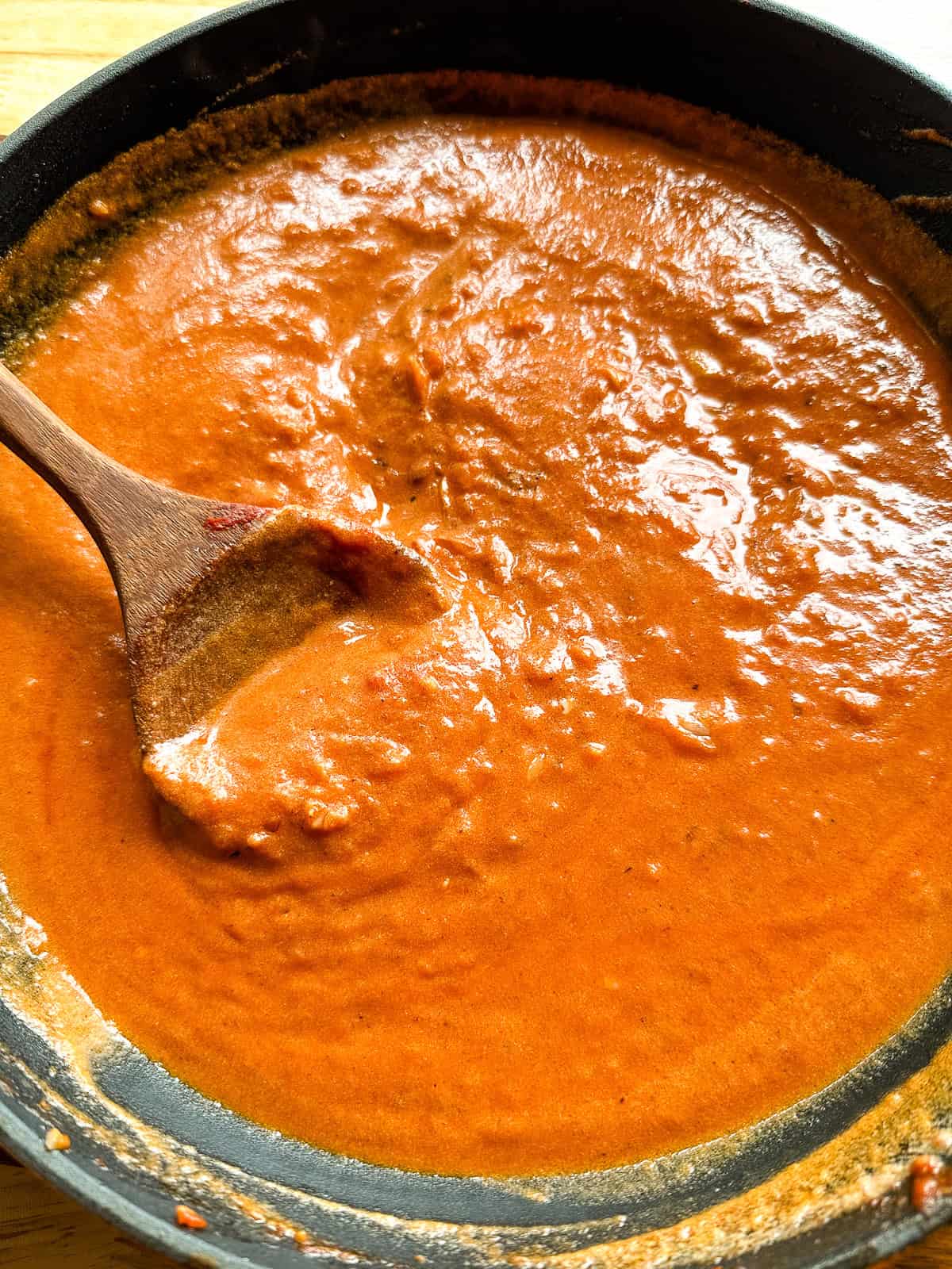 Quick & Easy Tomato Cream Sauce: 20-Minute Velvety Pasta